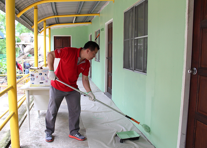 Hotlink team re painting cheshire house