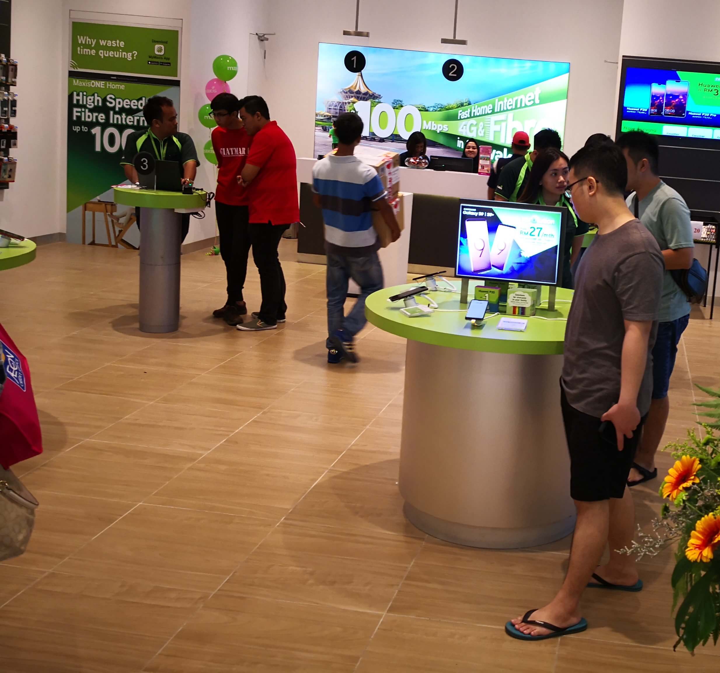 Inside the Maxis store