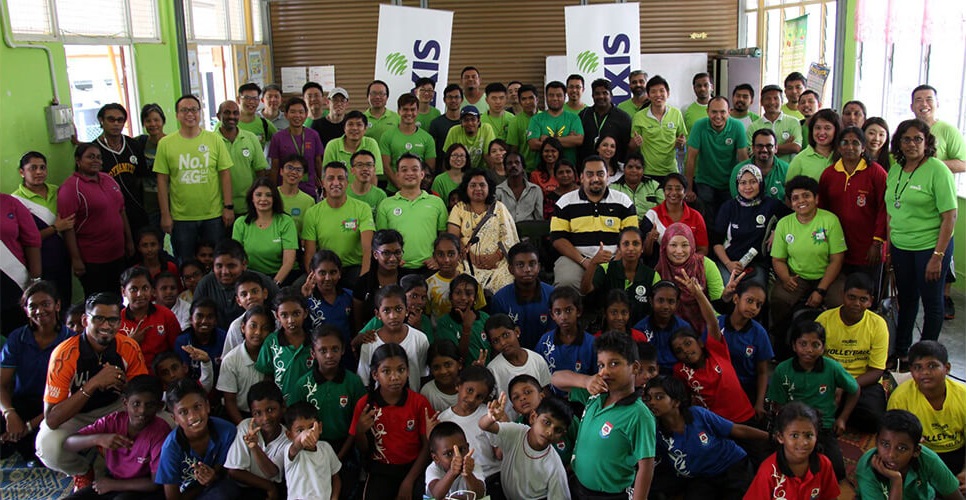 Maxis brings cheer to students of SJKT Ladang Escot in conjunction with Deepavali