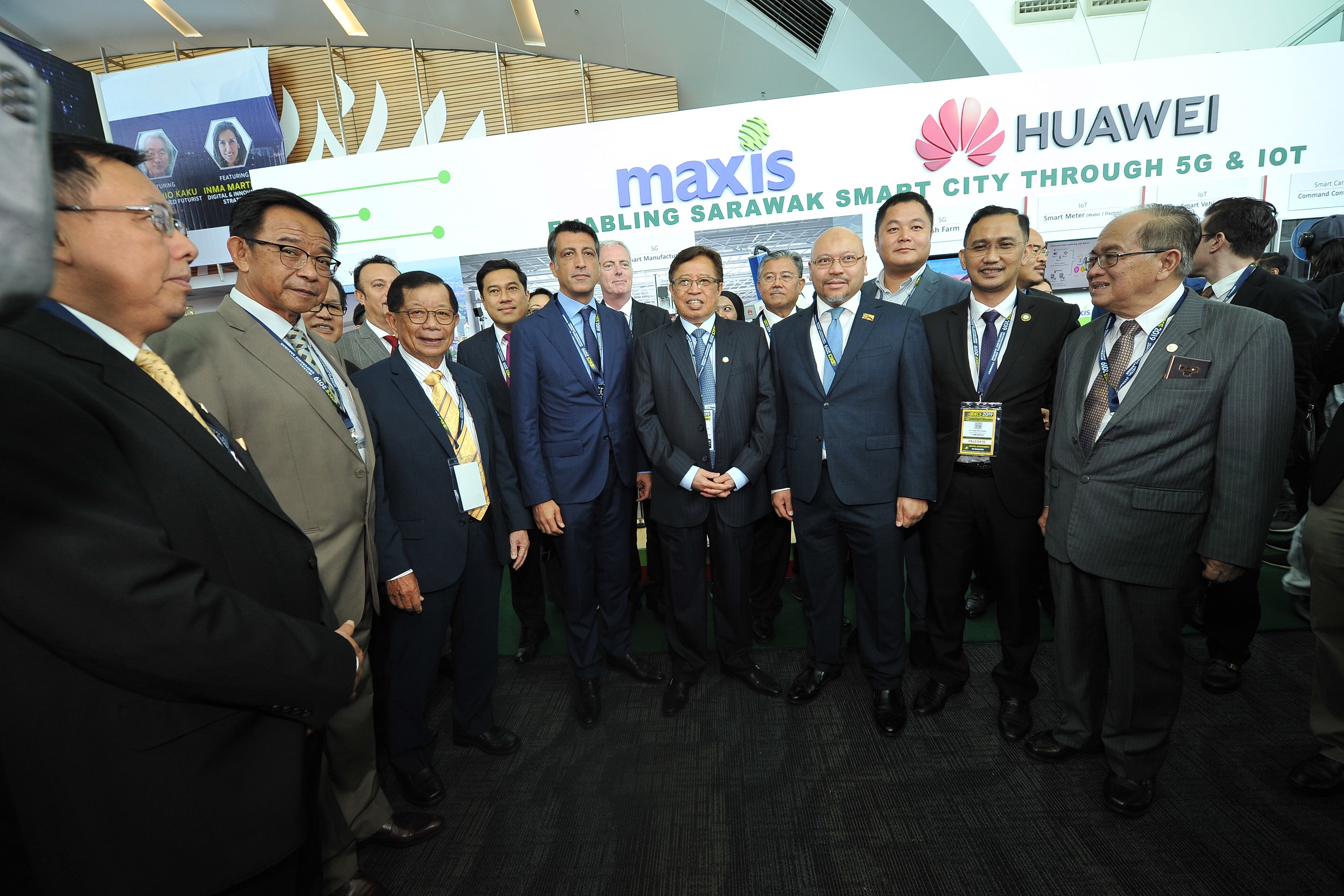 Maxis stamps commitment to Sarawak with smart connectivity solutions, signs MoU with SMA