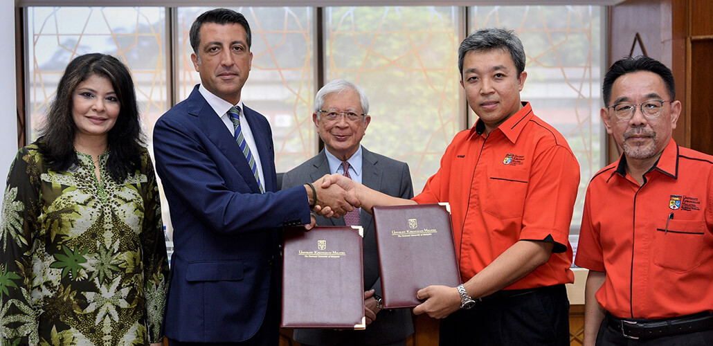Maxis and UKM collaborate
