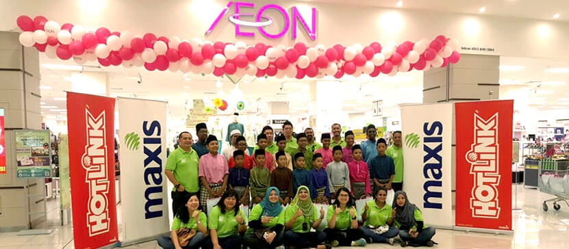 Building Windows, Installing Curtains & Buka Puasa With Pusat Jagaan Al-Fikrah #SenyumRaya