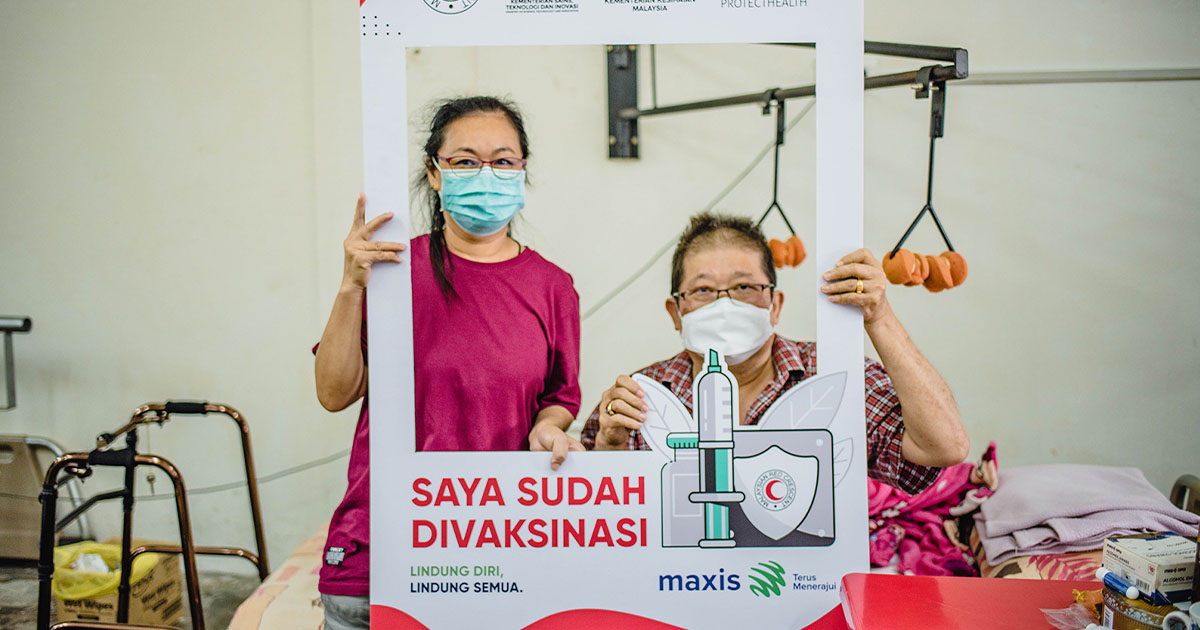 Maxis collaborates with MRCS to support mobile vaccination programme