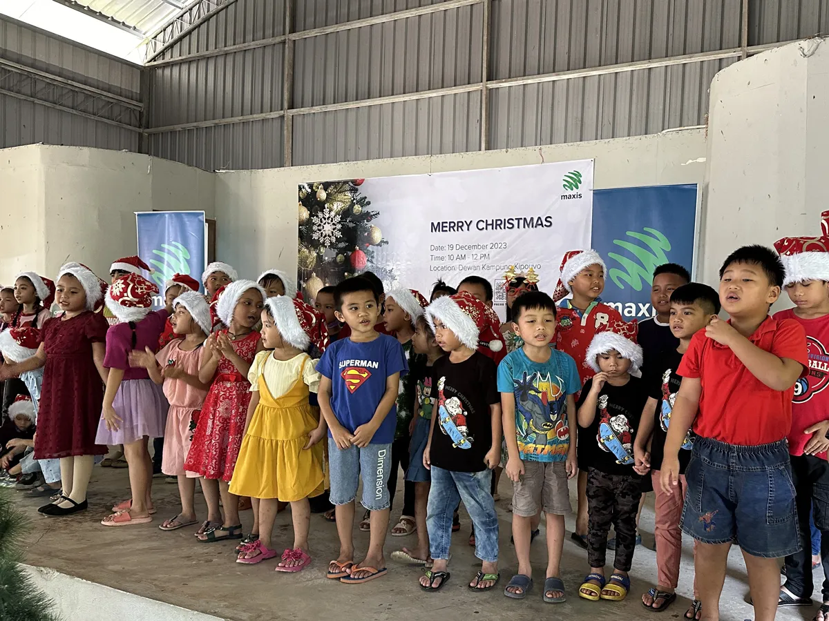Christmas carolling performance by children at Pacos Trust