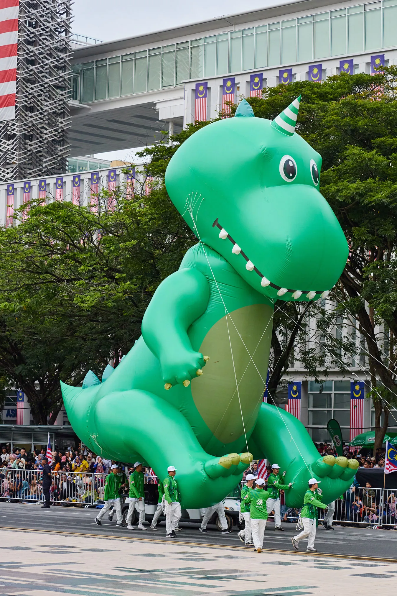Maxis contingent brings joy at National Day Parade