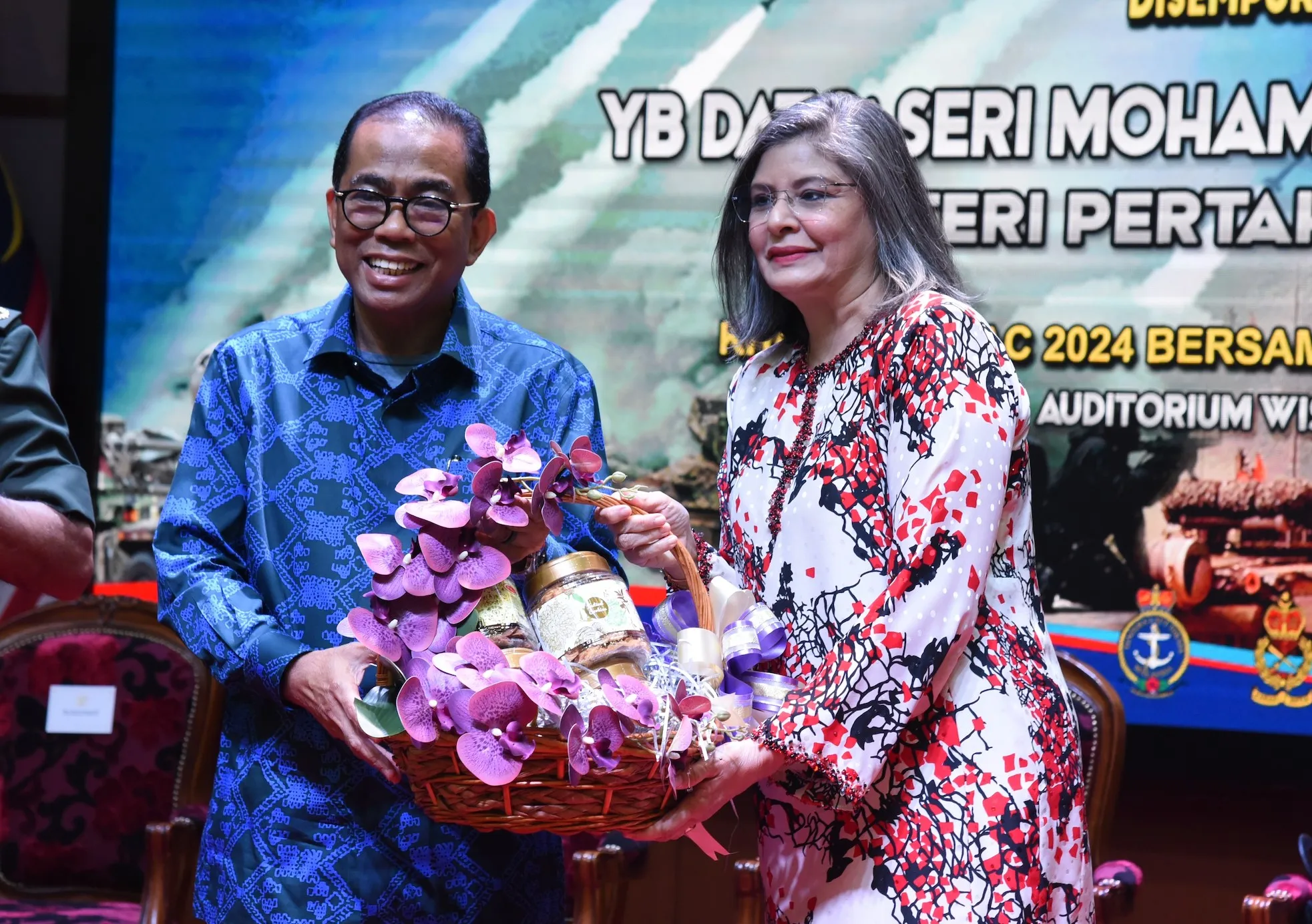 Kuih Raya Packs Contribution to MINDEF