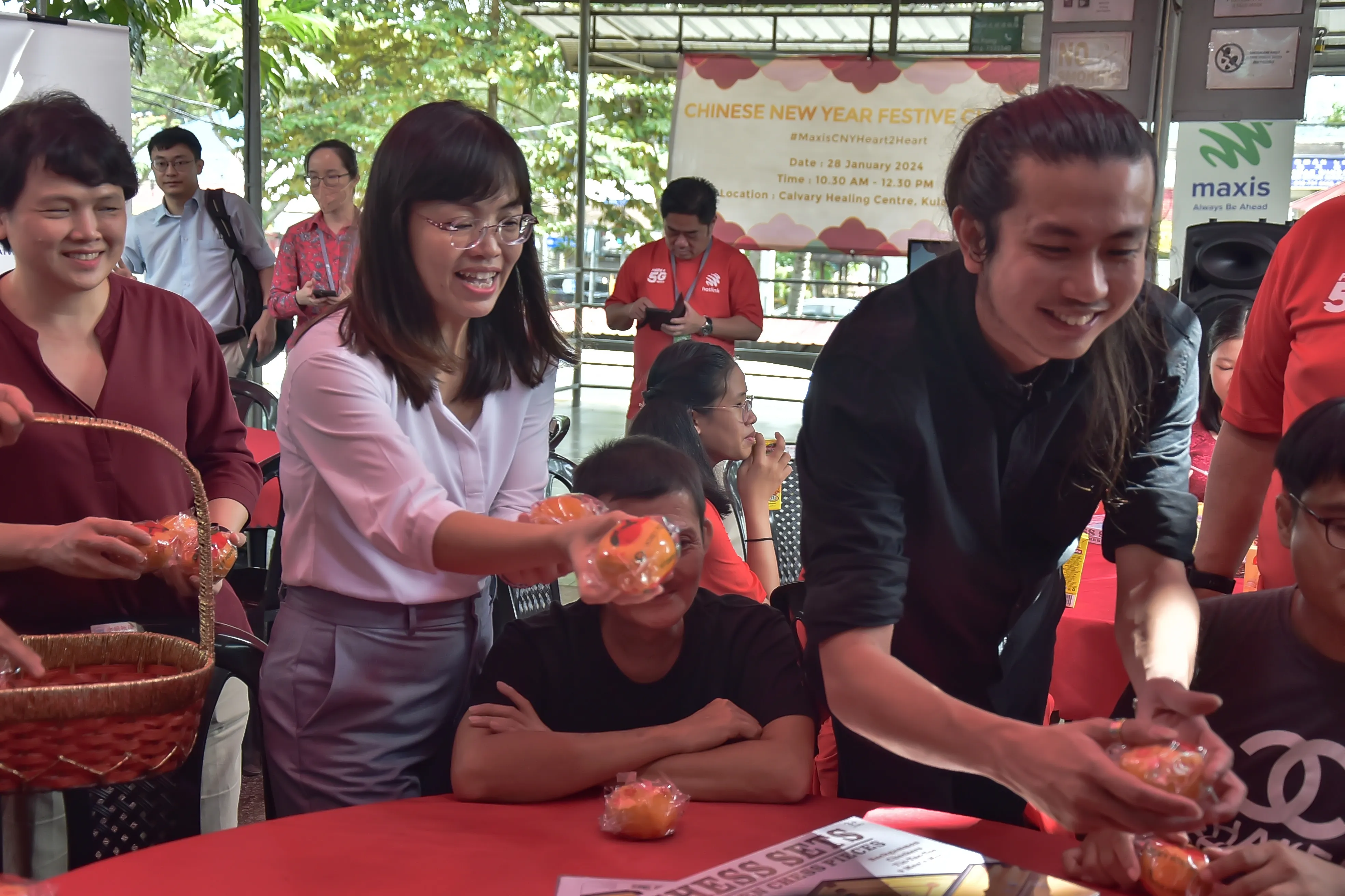Photo 2 -Maxis distributes essential supplies and connects with communities this Chinese New Year