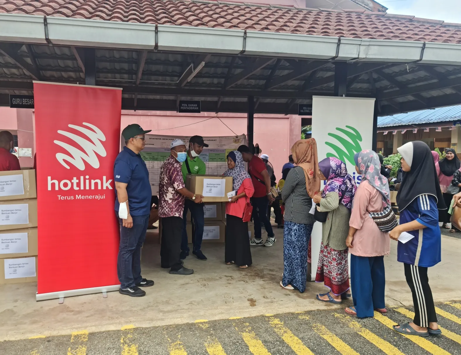 Maxis continues to support communities affected by floods