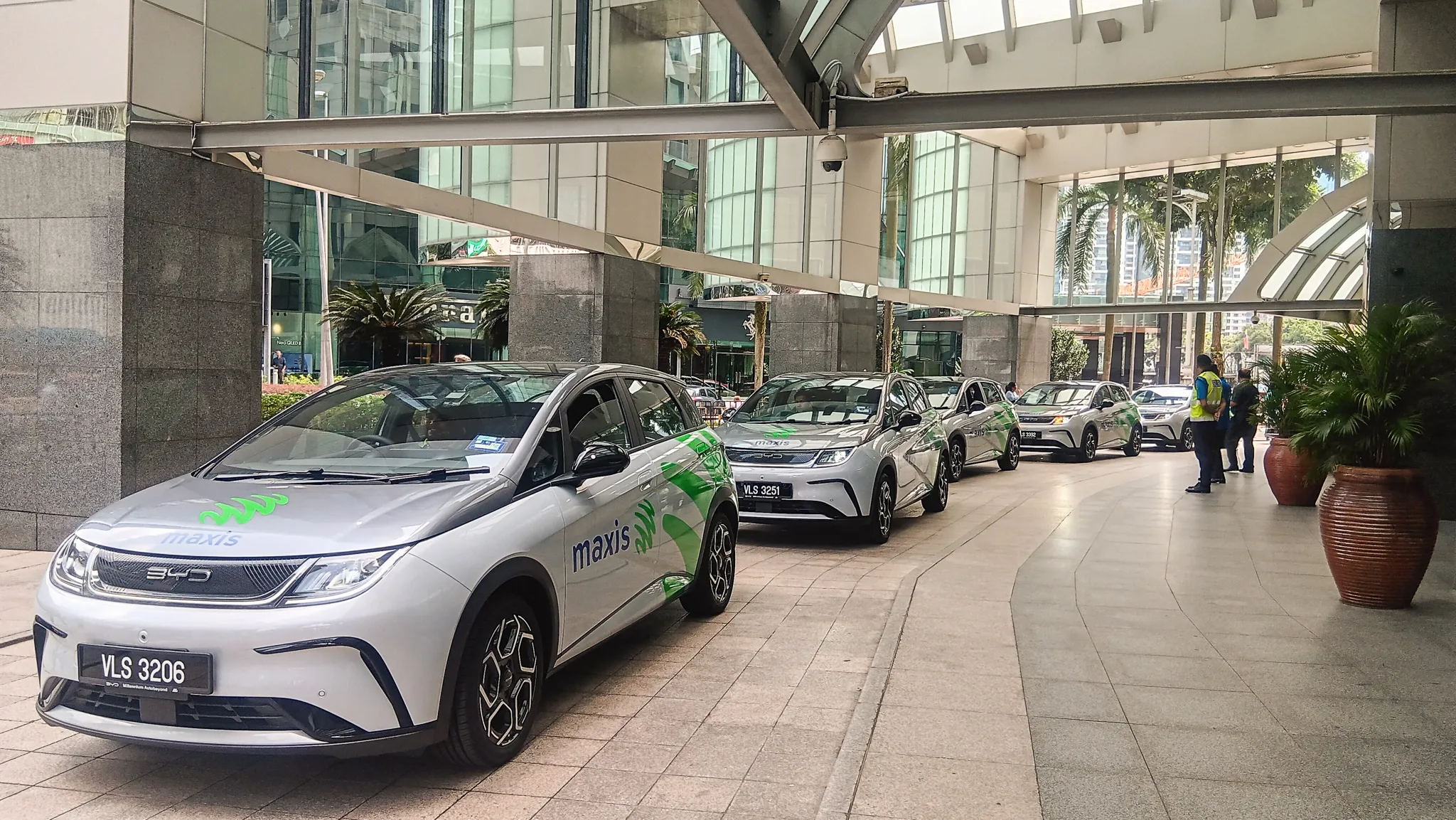 Maxis continues to support communities affected by floods