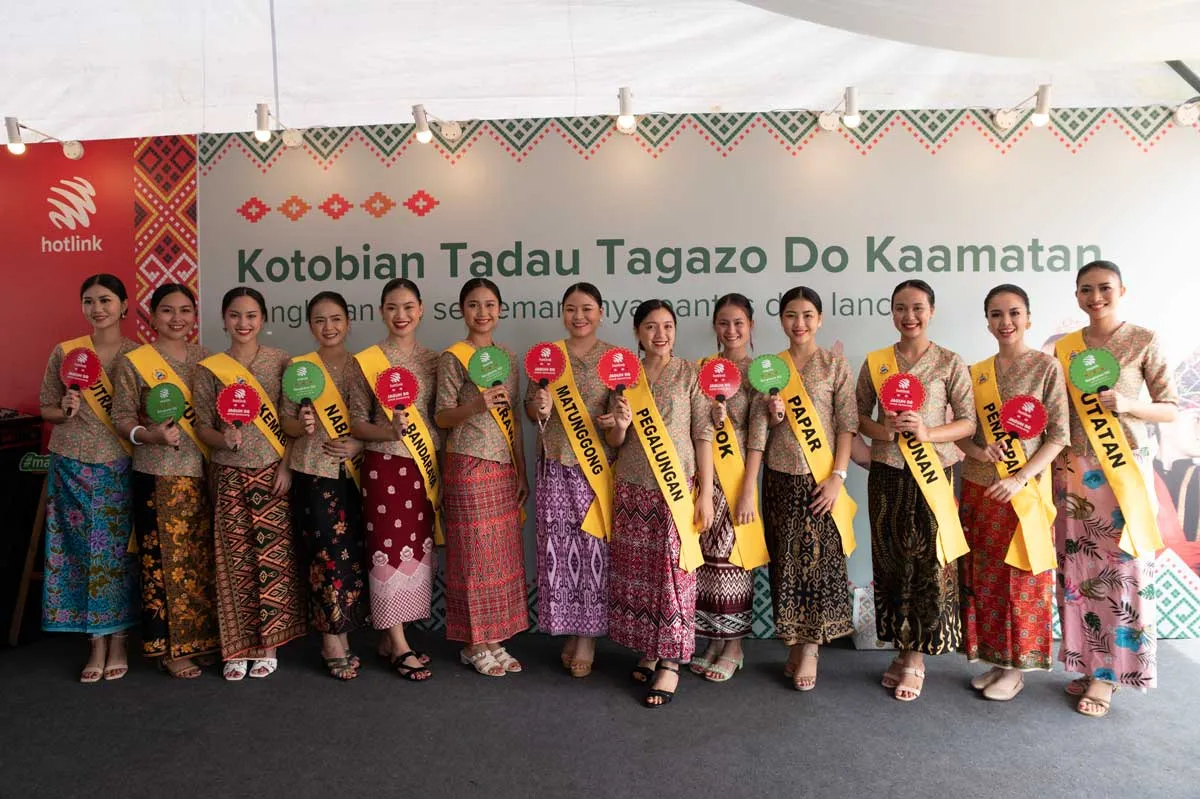Maxis spreads Kaamatan joy with a series of festive themed community engagements in Sabah — main banner