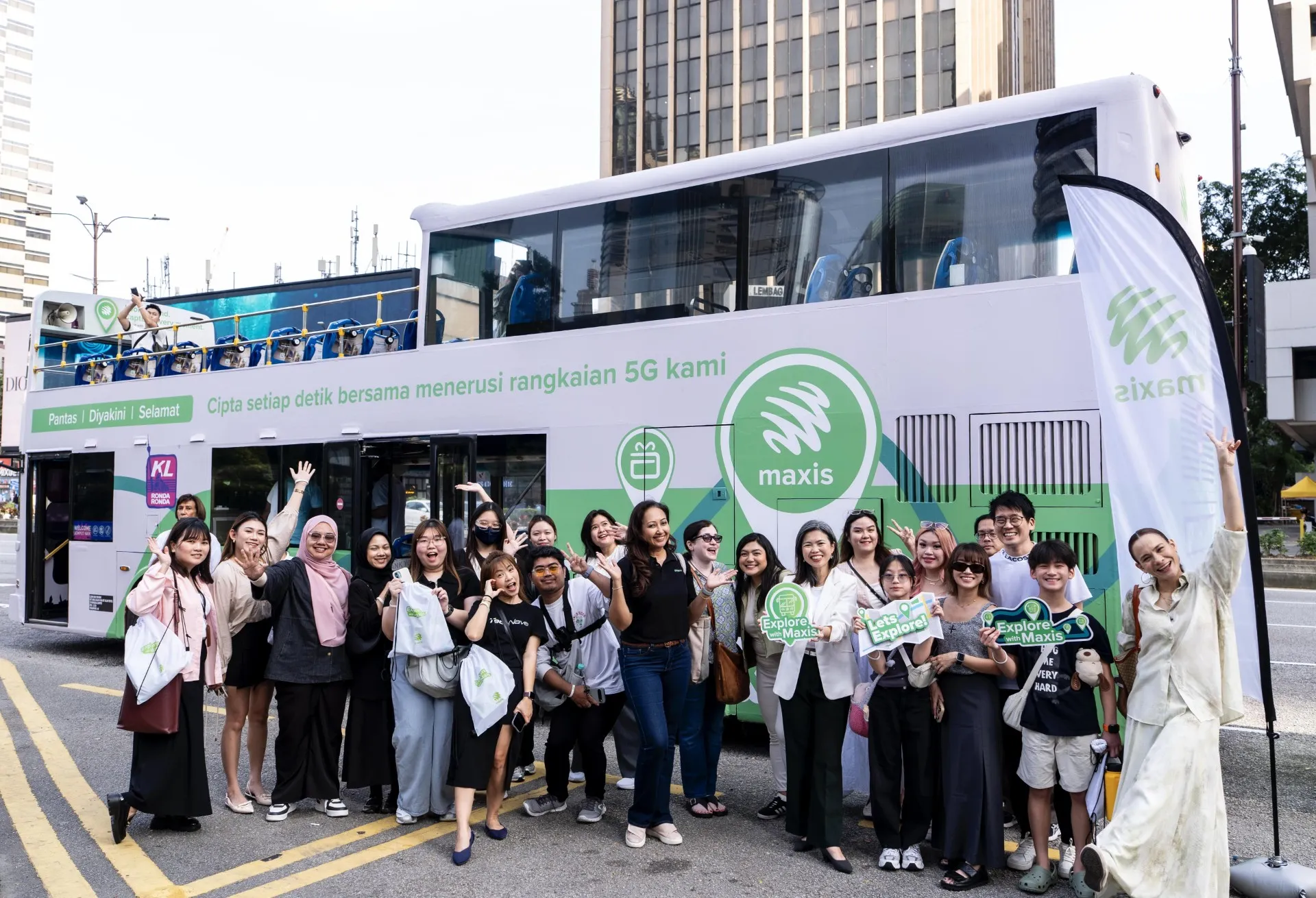 Maxis connects people to urban exploration with "Explore with Maxis"