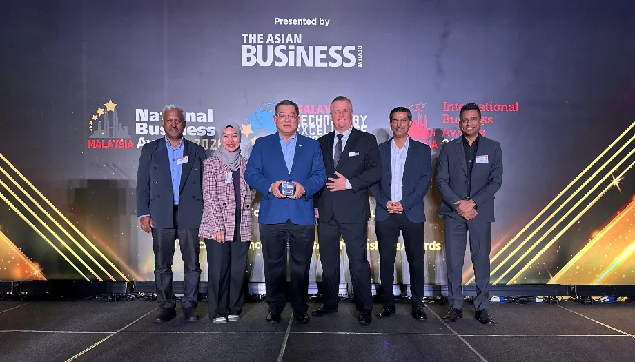 Maxis wins technology award for pioneering initiative to combat fake BTS scams