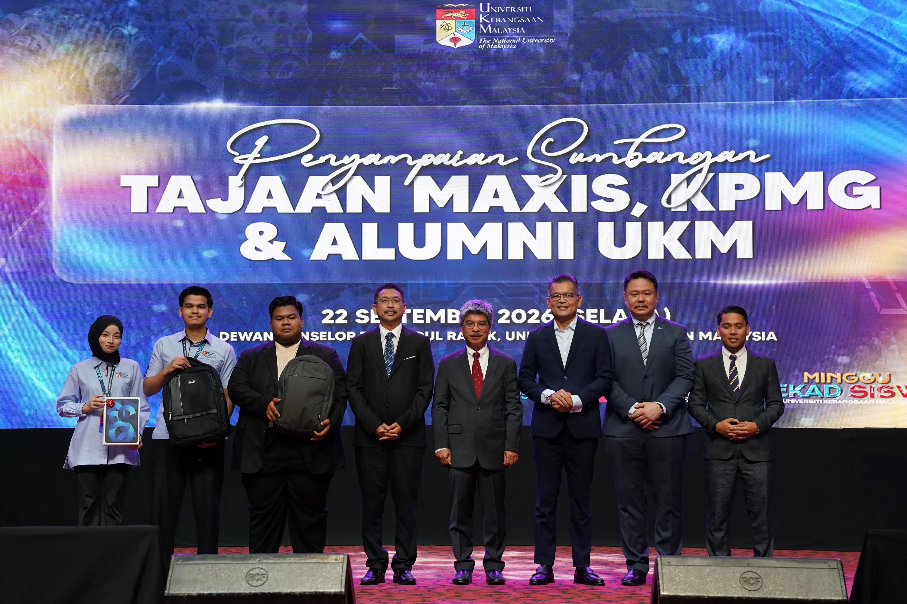 Maxis advances digital access and circularity with laptop contribution to UKM students