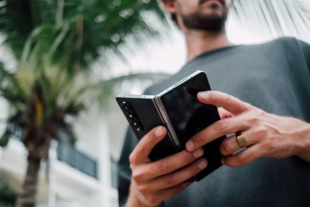 8 things a foldable phone can do that a regular phone can’t